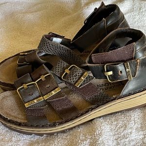 NWT naot sandals 36 or 6 brown leather